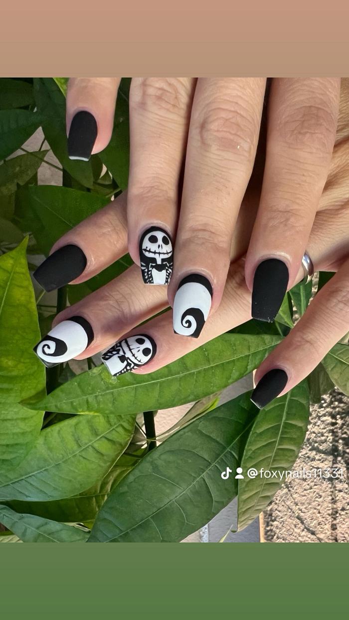 Foxy Nails Image