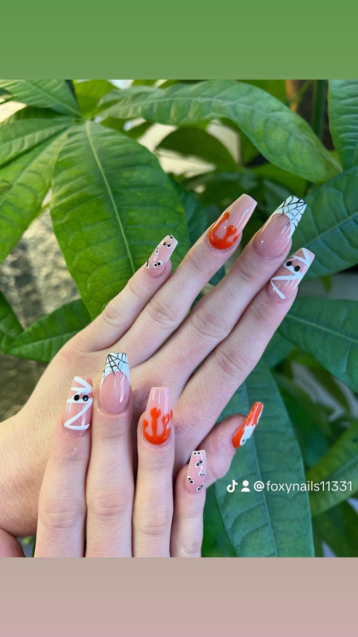 Foxy Nails Image