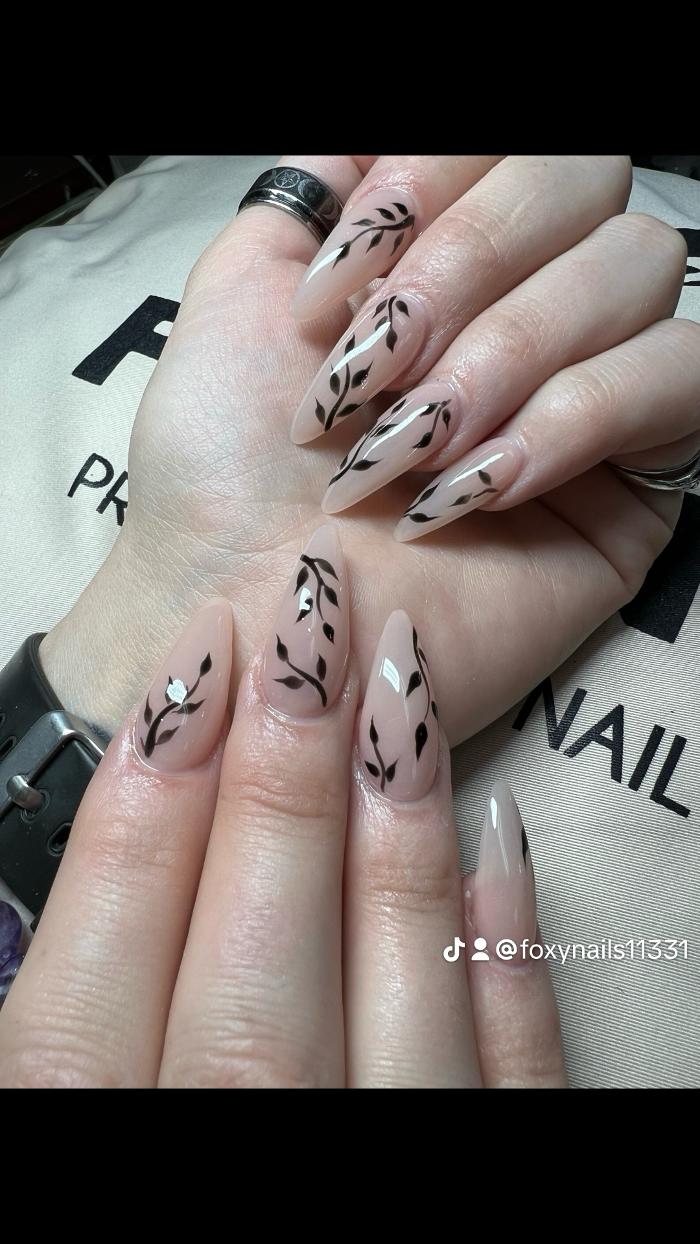 Foxy Nails Image