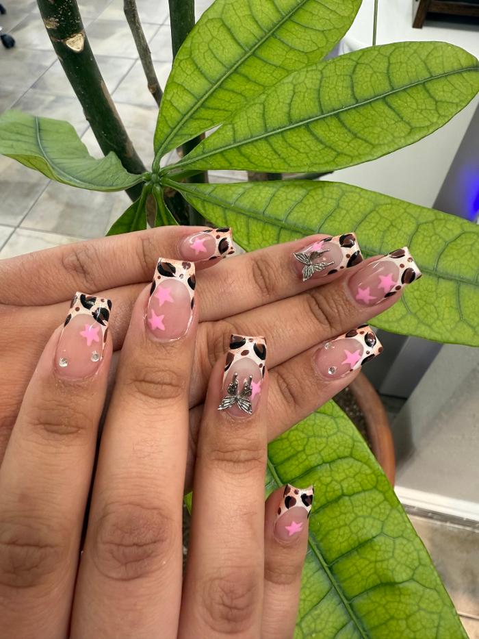 Foxy Nails Image