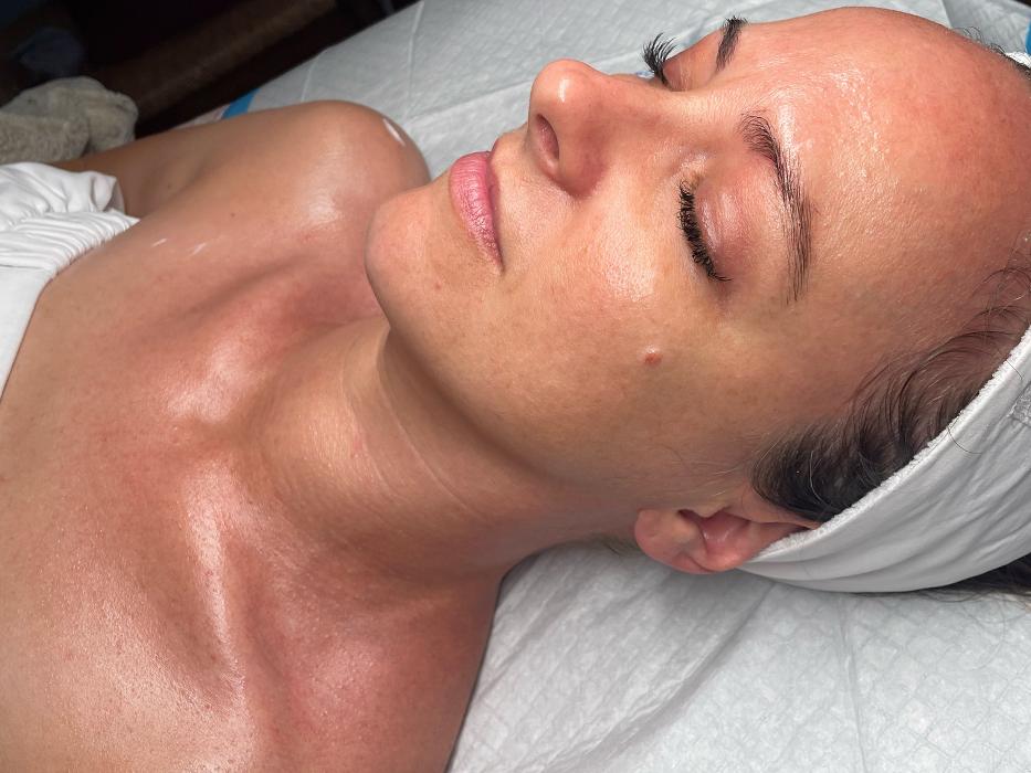 Lovesome Beauty Lounge Image