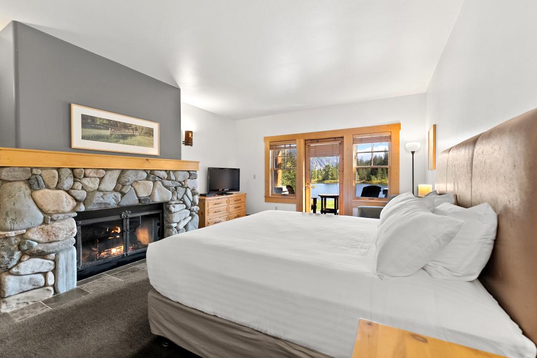 Freestone Inn & Cabins Image