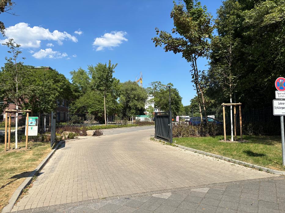 ampido Parkplatz, Hansaallee in Düsseldorf