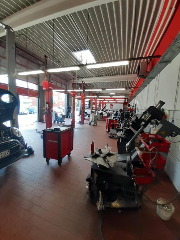 ATU Düsseldorf - Heerdt, Heerdter Landstrasse in Duesseldorf