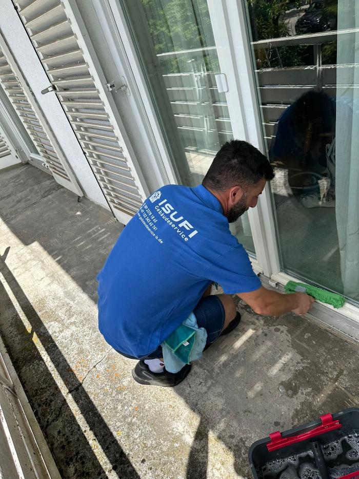 Logo ISUFI Gebäudeservice