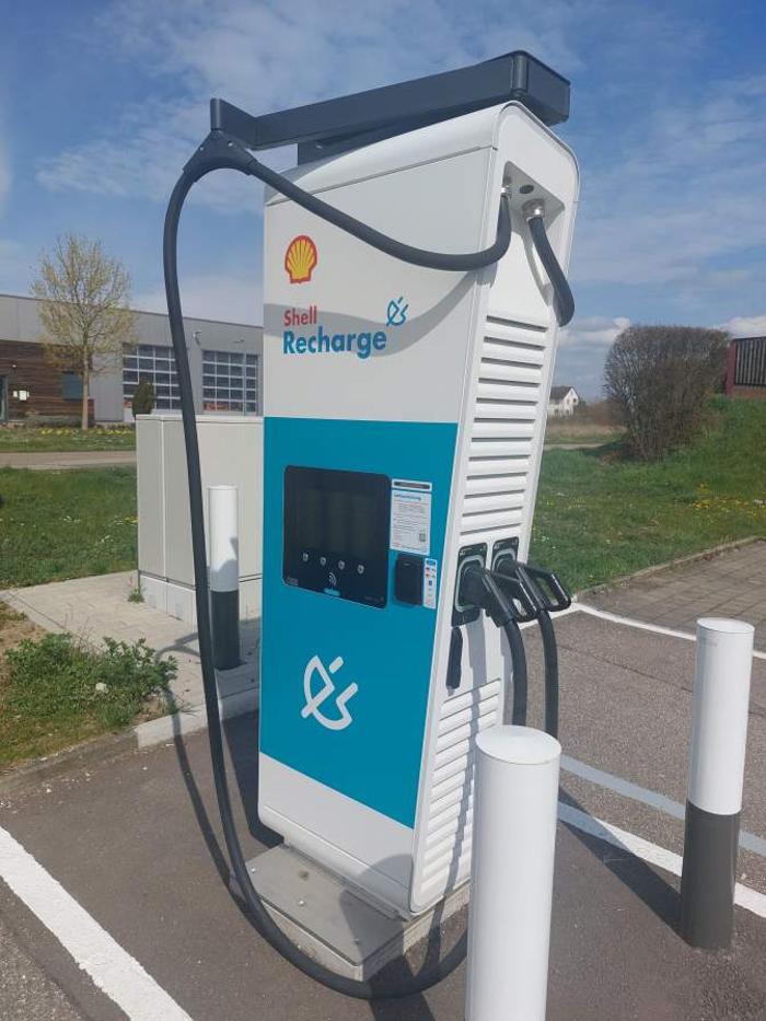 Shell Recharge Charging Station, Industriestraße in Sersheim