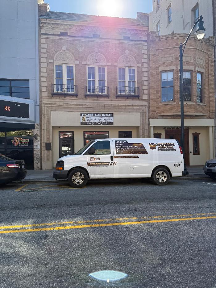 Universal Remodel Logo