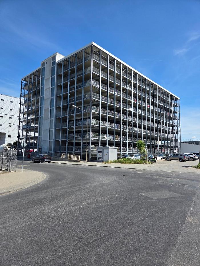 ampido Parkplatz, Intzestraße in Frankfurt am Main