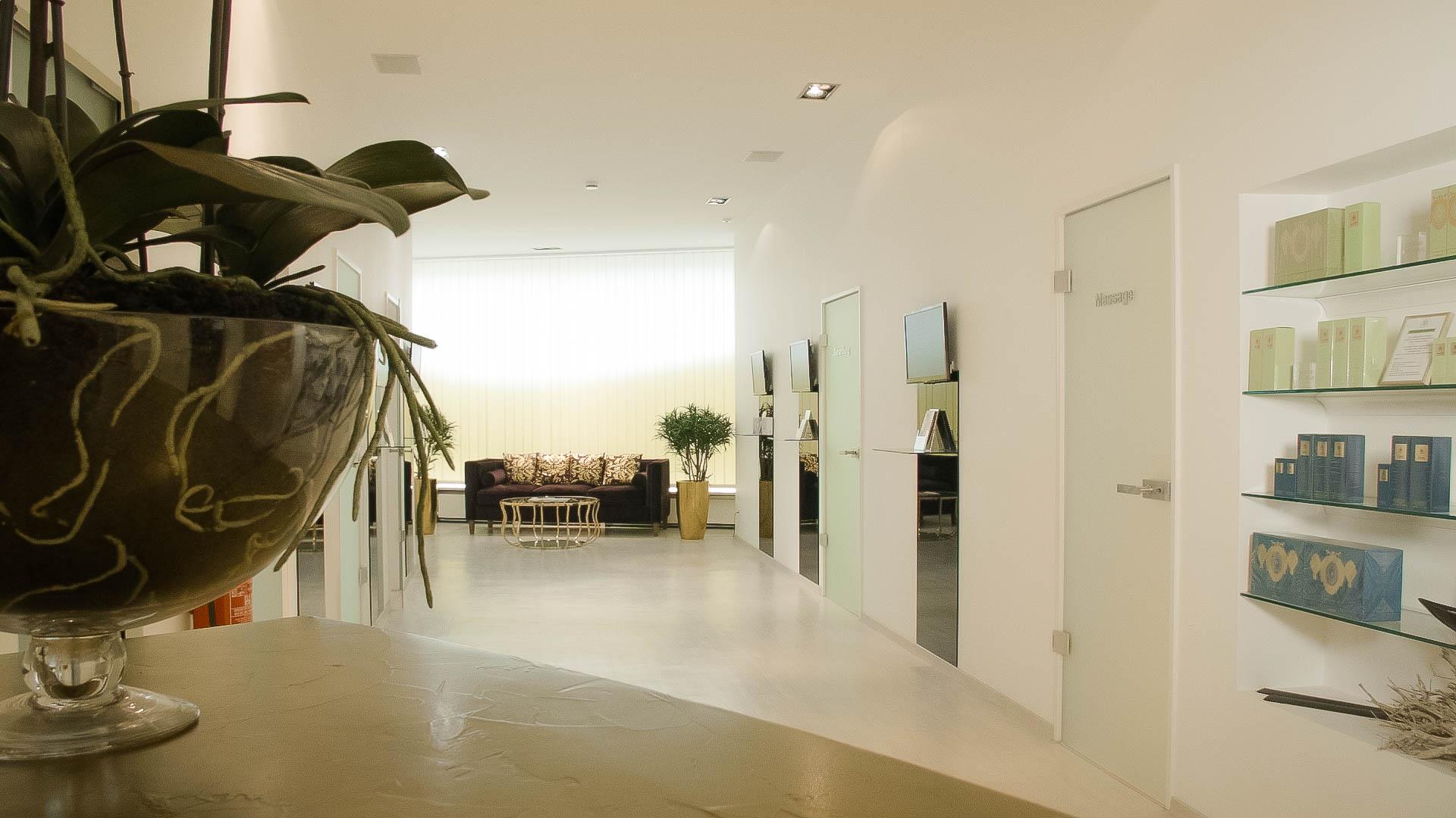 Ästhetikwelt Berlin, Hauptstraße in Berlin