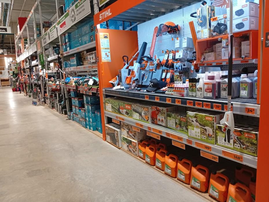 HORNBACH Gartencenter Tübingen, Vor dem Großholz in Tübingen