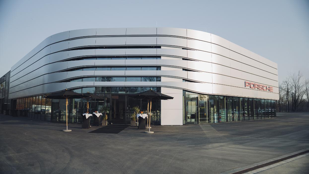 Porsche Zentrum Rosenheim/Inntal, Am Oberfeld in Raubling