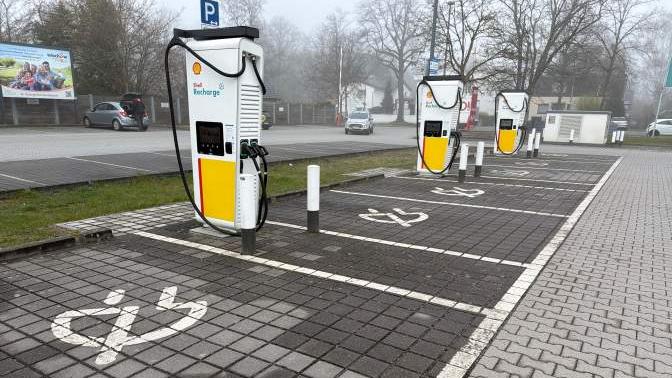 Shell Recharge Charging Station, Eichenauer Weg in Berlin