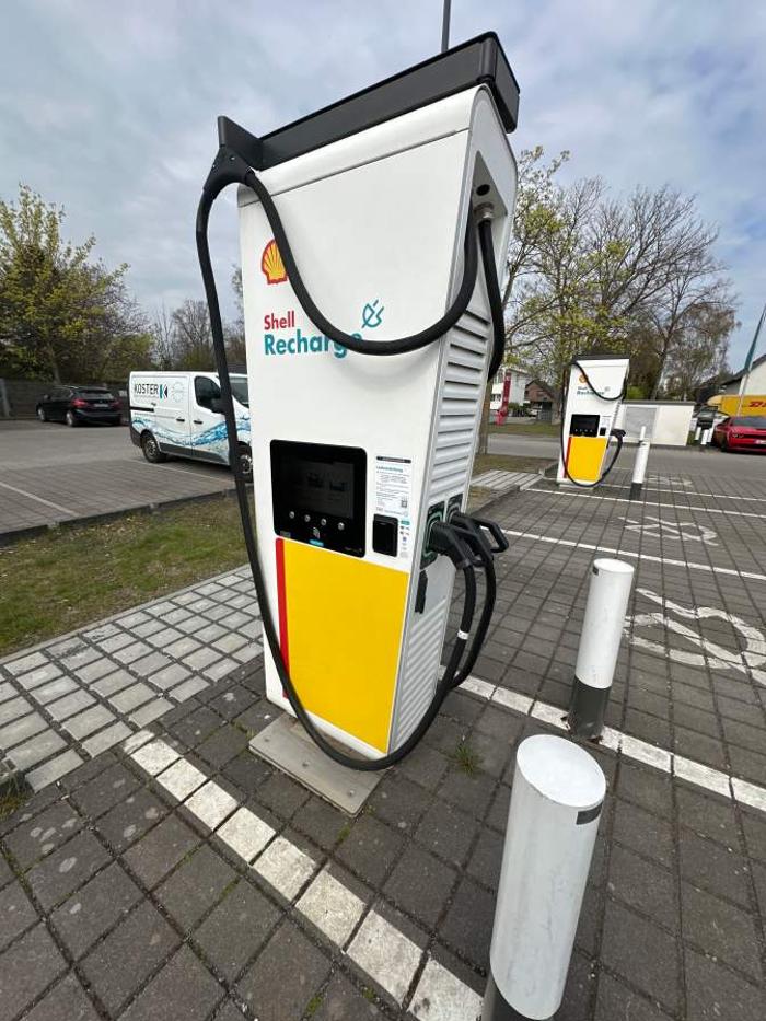 Shell Recharge Charging Station, Eichenauer Weg in Berlin