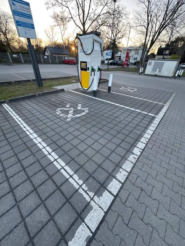 Shell Recharge Charging Station, Eichenauer Weg in Berlin