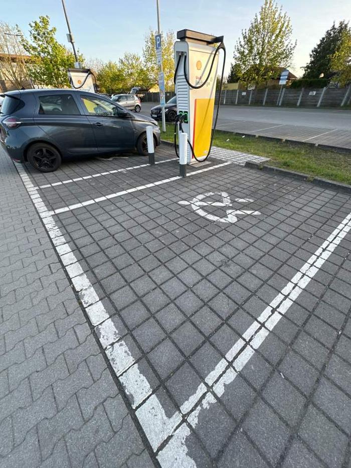 Shell Recharge Charging Station, Eichenauer Weg in Berlin