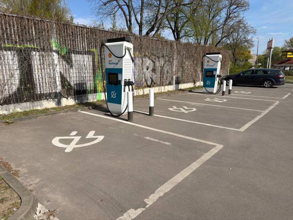 Shell Recharge Charging Station, Schnellerstraße in Berlin