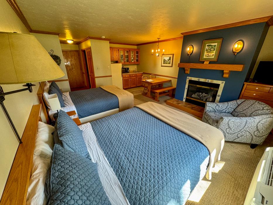 Settlement Inn & Lavender Spa - Fish Creek, WI