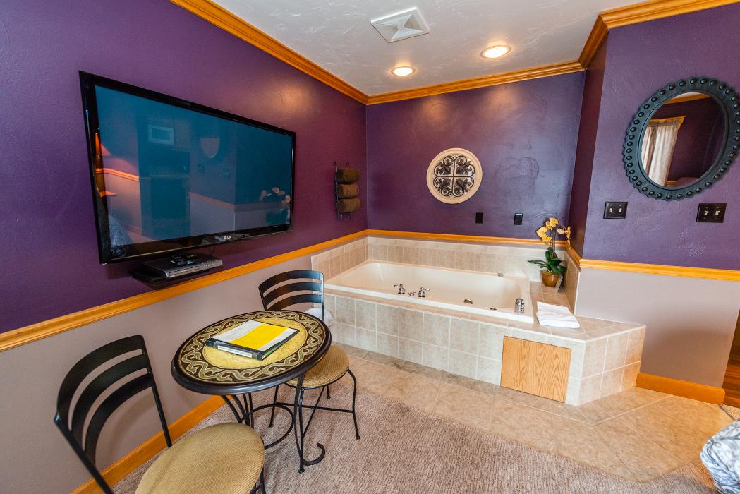 Settlement Inn & Lavender Spa - Fish Creek, WI