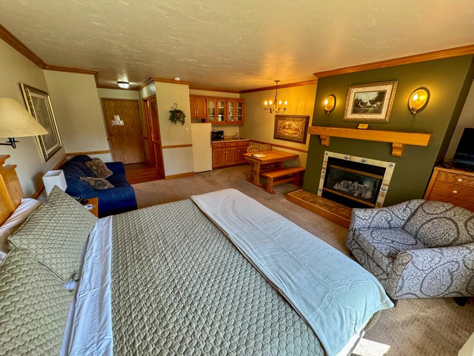 Settlement Inn & Lavender Spa - Fish Creek, WI