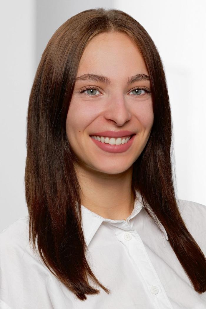 ERGO Versicherung Gazal Magdalena Douchi, Am Kaiser-Friedrich-Bad in Wiesbaden