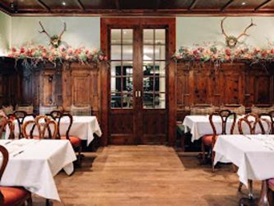 Restaurant Zirbelzimmer, Schwarzstraße in Salzburg