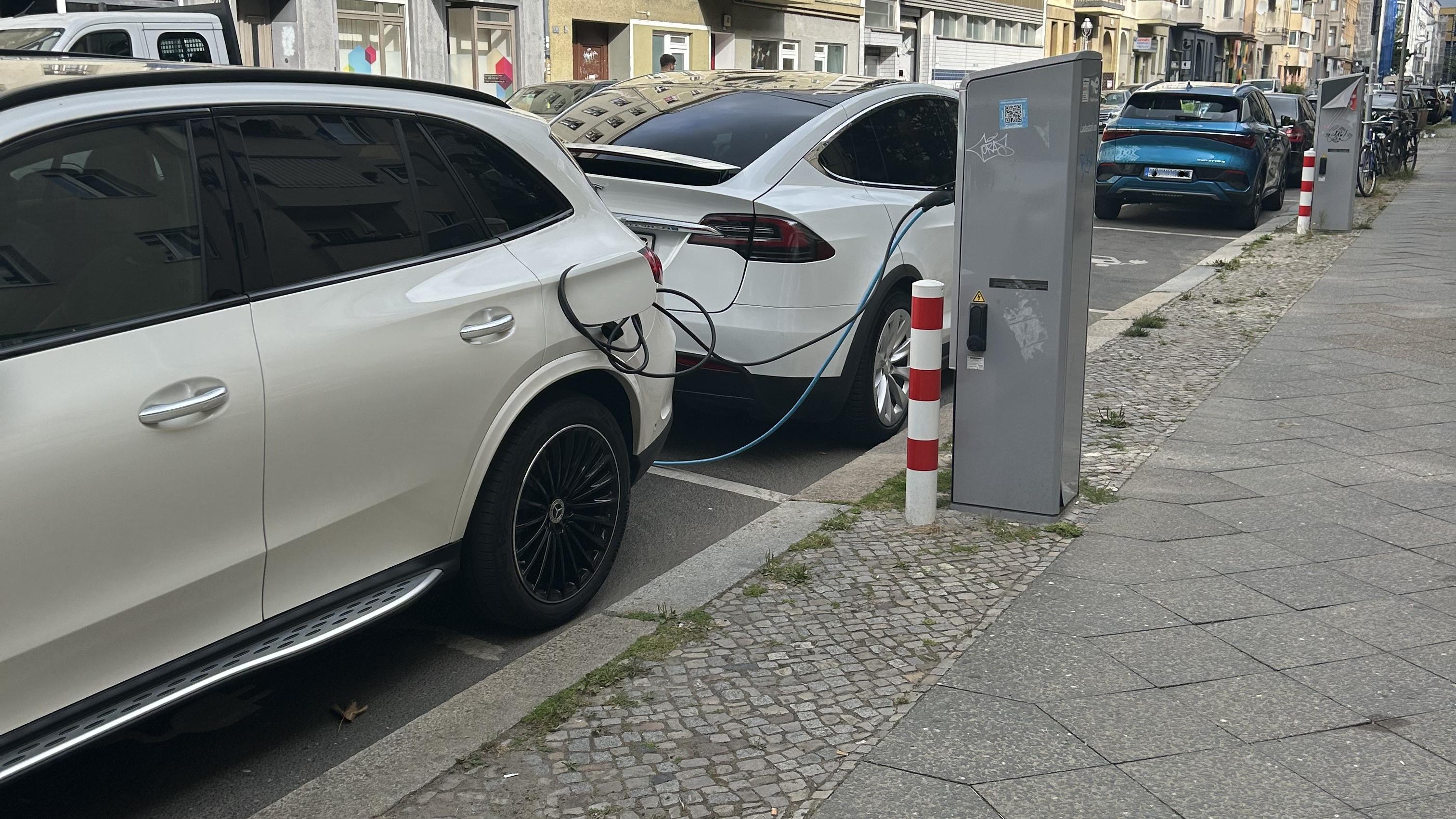 TotalEnergies Charging Station, Krefelder Straße in Berlin