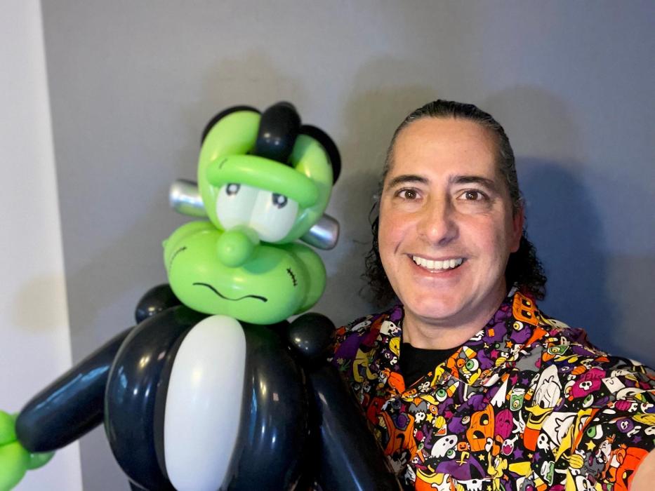 JamesZini - Magician, Balloon Twisting, & Entertainer Image