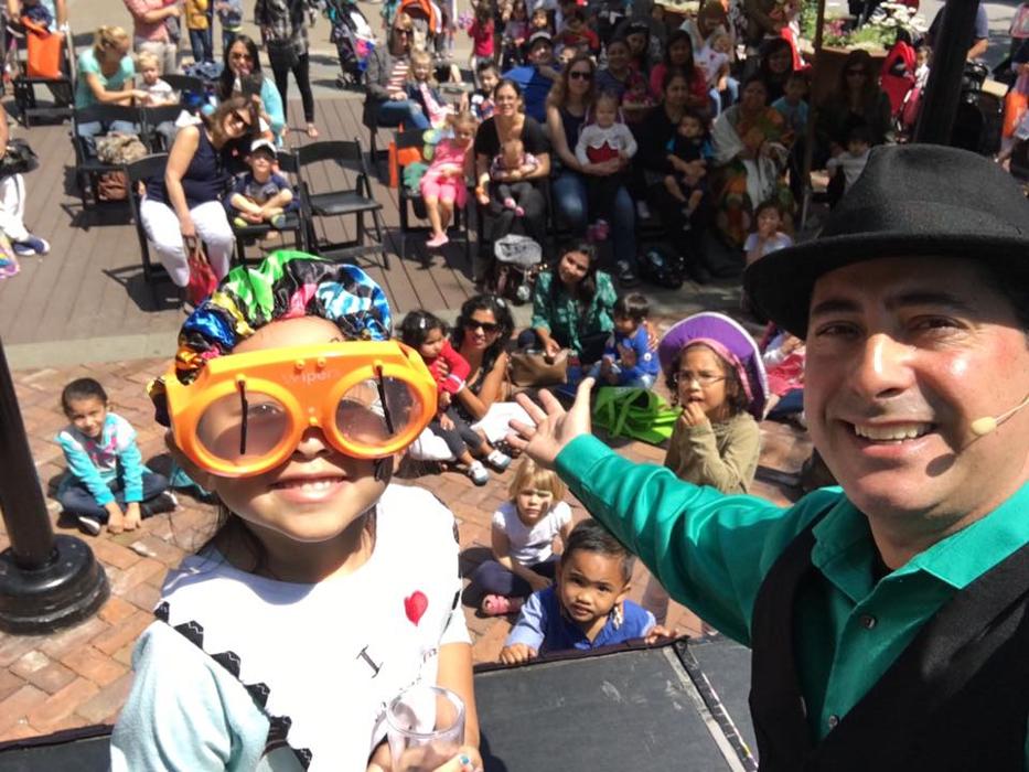 JamesZini - Magician, Balloon Twisting, & Entertainer Image