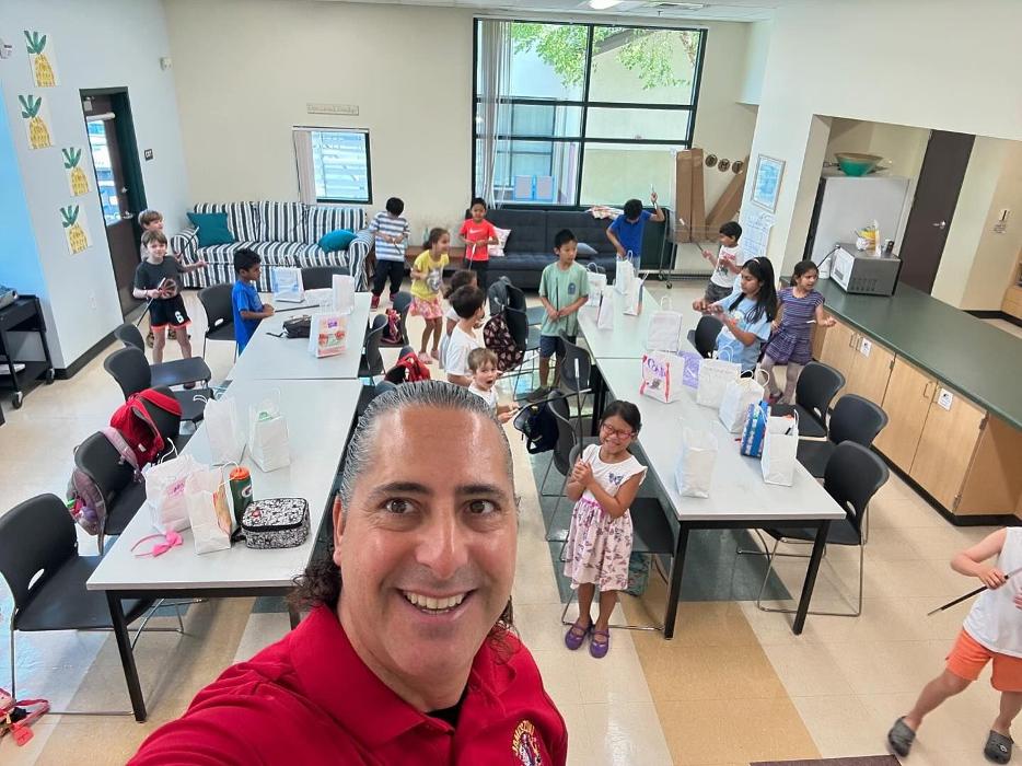 JamesZini - Magician, Balloon Twisting, & Entertainer Image