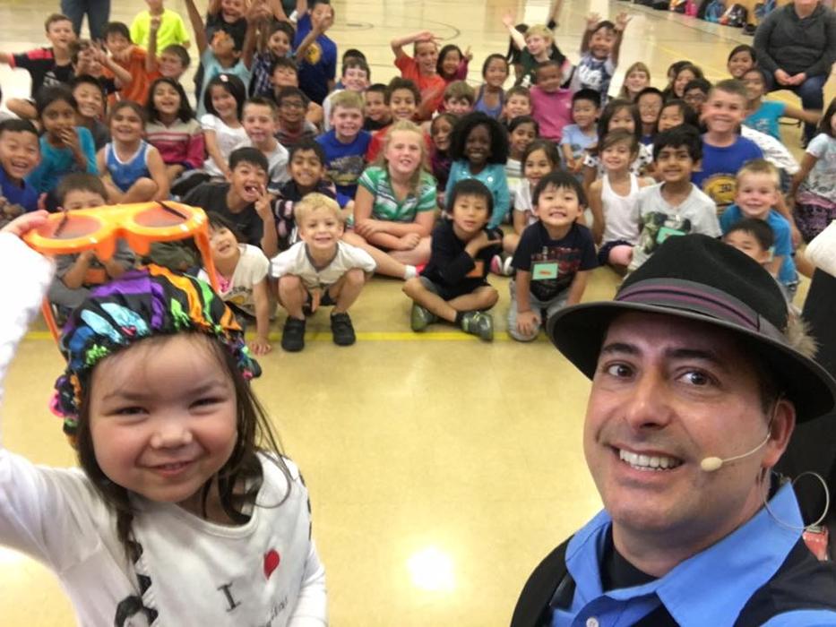 JamesZini - Magician, Balloon Twisting, & Entertainer Image