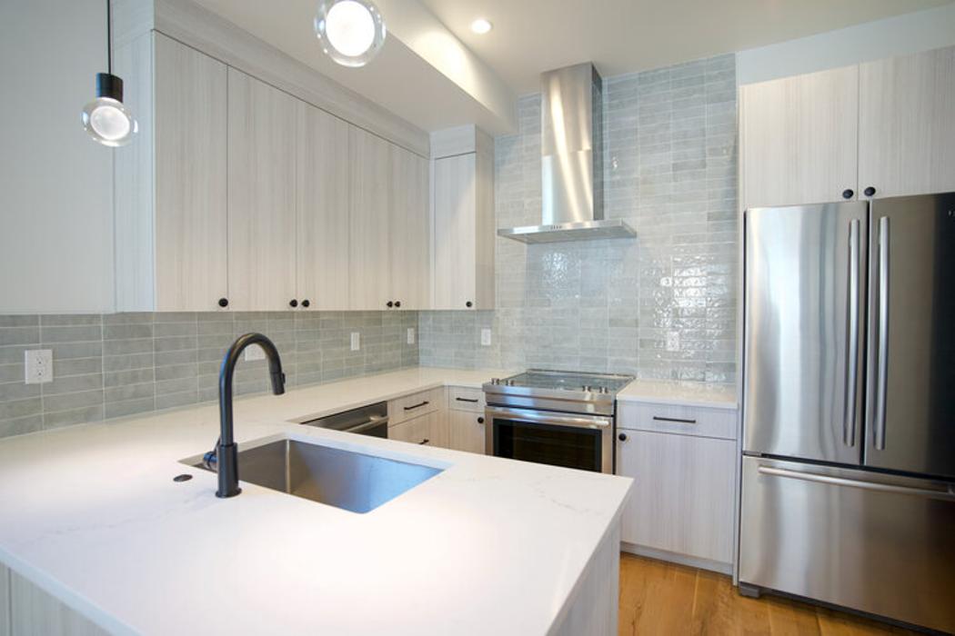 KLM Construction Logo