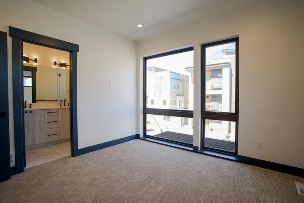 KLM Construction Image