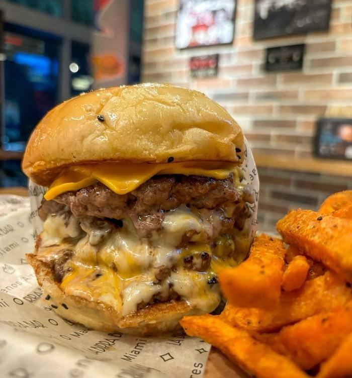 La Birra Bar (Burgers) - Wynwood Image