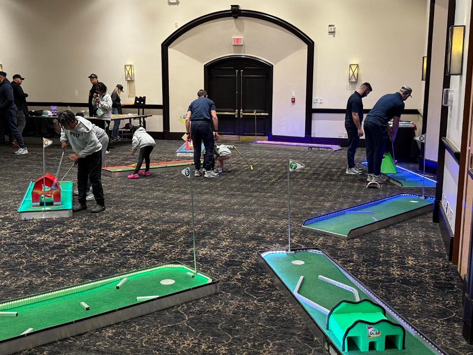 Mini Golf on the Go-Arizona's Mini Golf that Comes to You - Phoenix, AZ