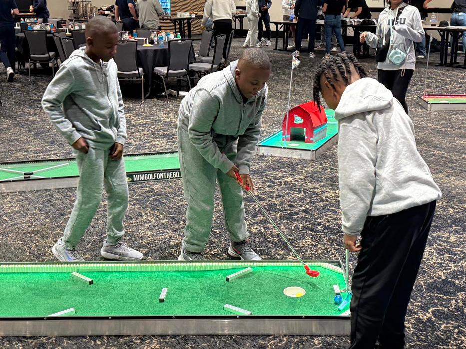 Mini Golf on the Go-Arizona's Mini Golf that Comes to You - Phoenix, AZ