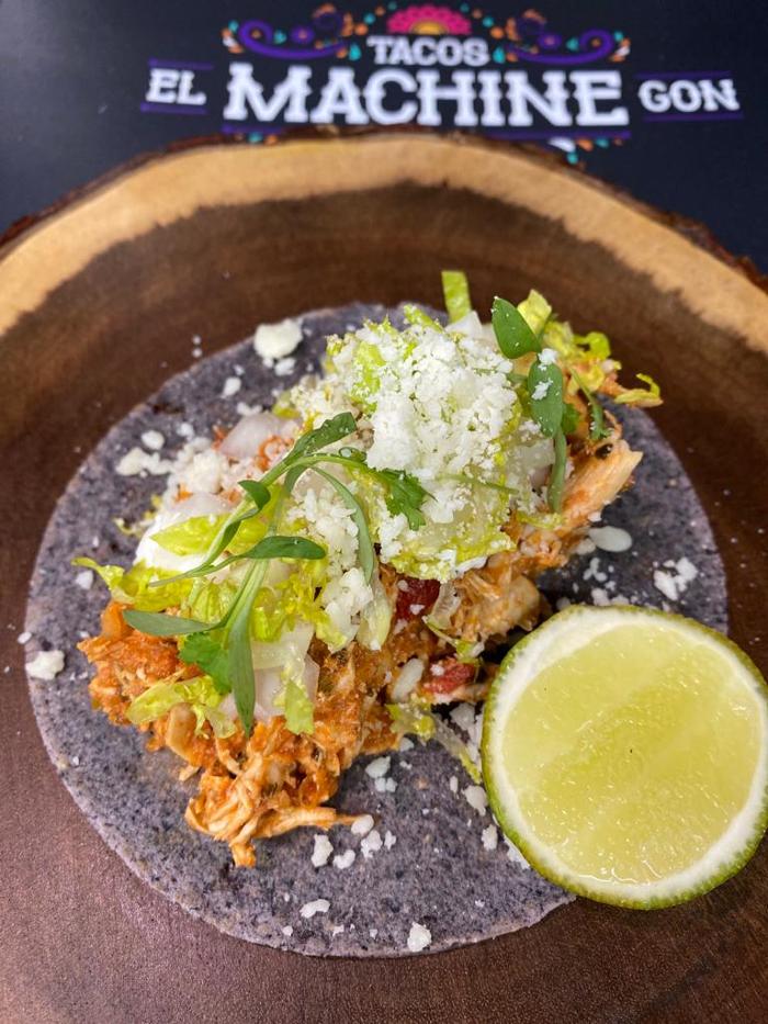 tacos el machine gon Logo