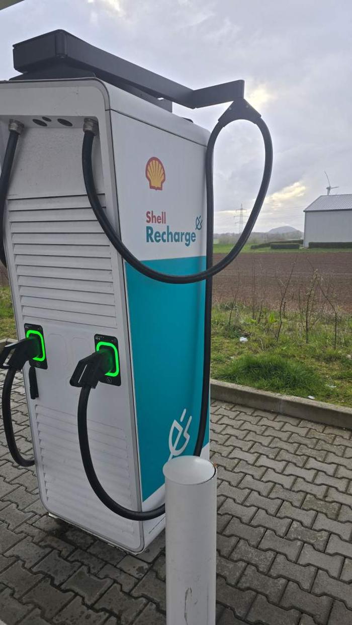 Shell Recharge Charging Station, Linnicher Straße in Alsdorf