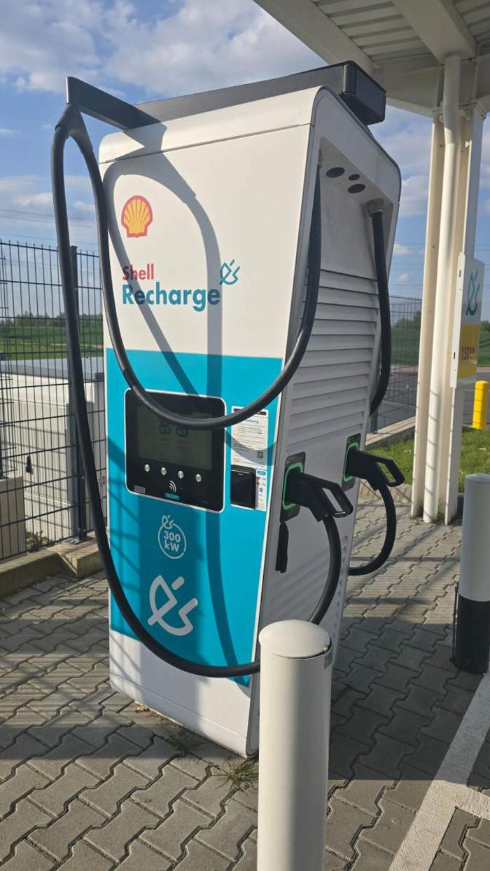 Shell Recharge Charging Station, Linnicher Straße in Alsdorf
