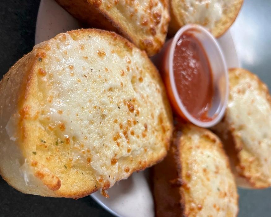 Boss' Pizzeria and Sports Bar Okoboji Image