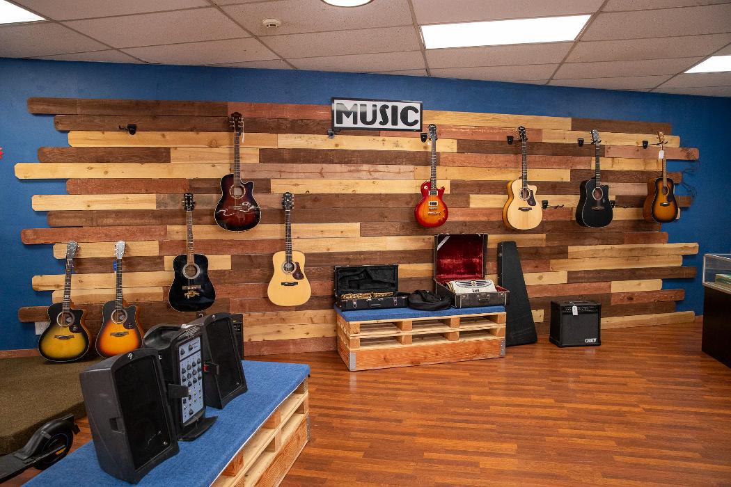 Gems N' Loans - Vista Image