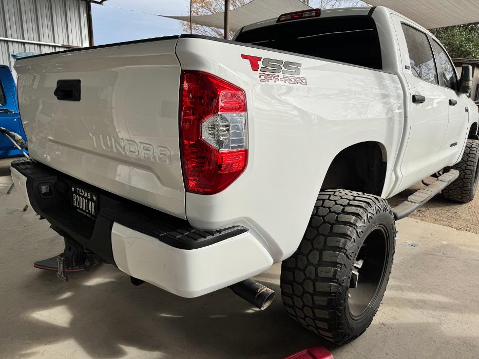 Rivera's Paint & Body Image