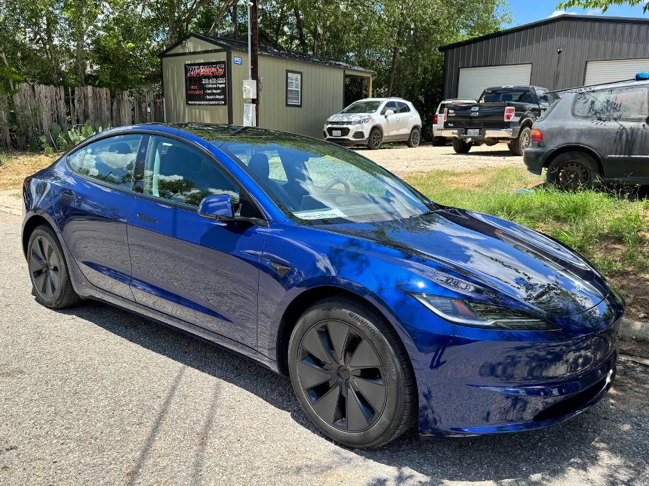 Rivera's Paint & Body Image