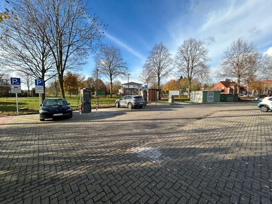 EWE Go HOCHTIEF Ladepartner-Ladestation, Angelbecker Straße in Löningen