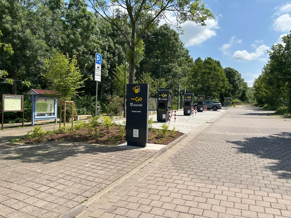 EWE Go HOCHTIEF Ladepartner-Ladestation, Adenauerring in Duderstadt