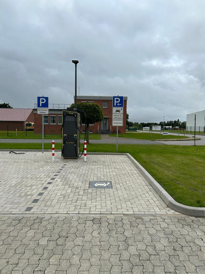 EWE Go HOCHTIEF Ladepartner-Ladestation, Raiffeisenstraße in Otterndorf