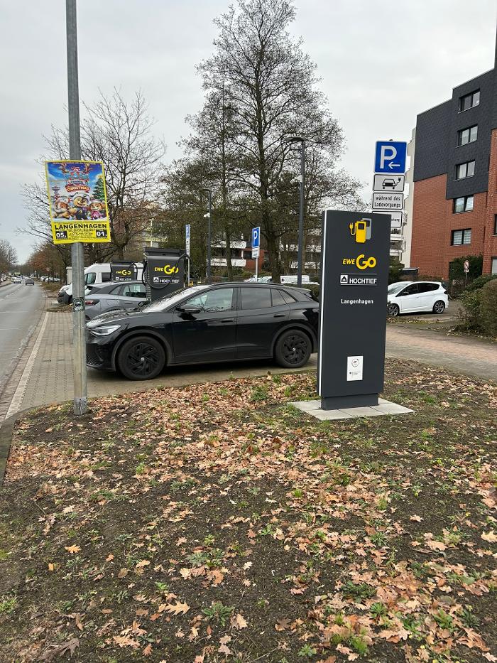 EWE Go HOCHTIEF Ladepartner-Ladestation, Konrad-Adenauer-Straße in Langenhagen