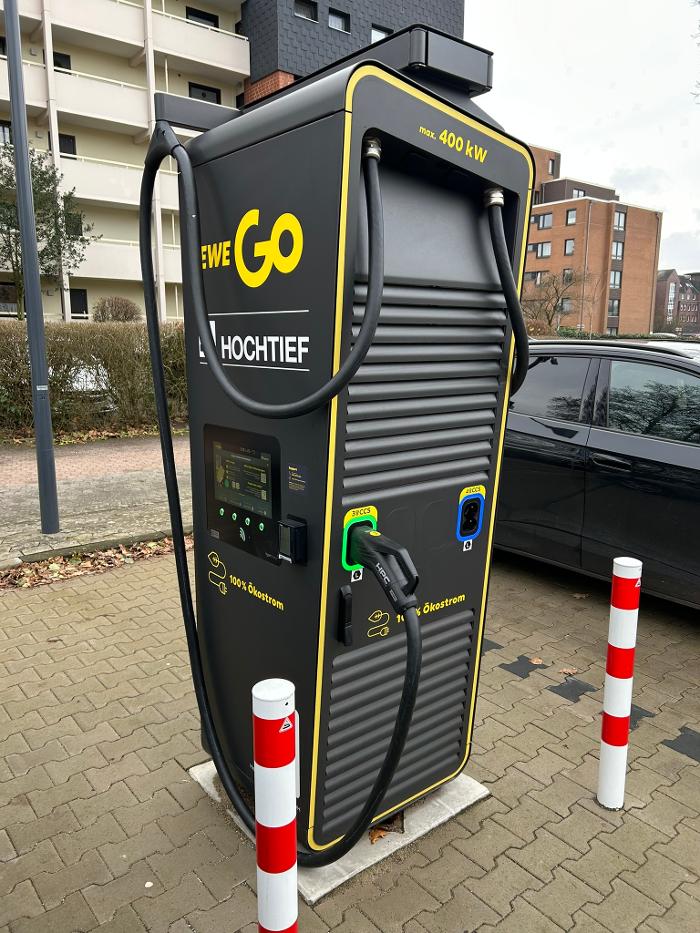 EWE Go HOCHTIEF Ladepartner-Ladestation, Konrad-Adenauer-Straße in Langenhagen