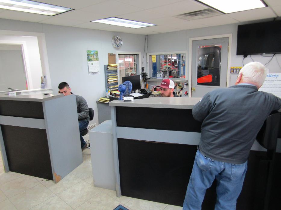 Pettijohn Auto Center Image