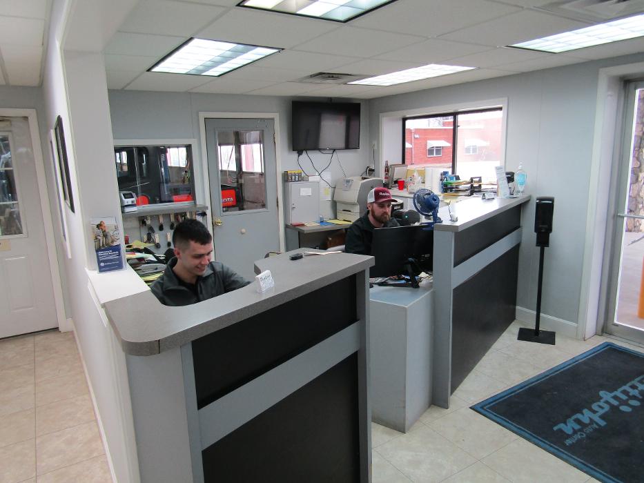 Pettijohn Auto Center Image