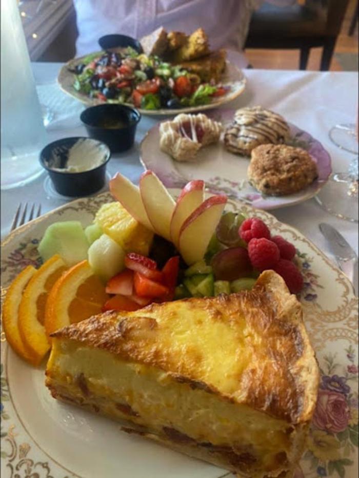 The Pink House Tea Room & Bnb - New Baltimore, MI
